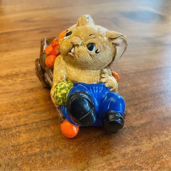 Pendelfin Vintage ‘Barrow Boy’ Bunny in a Fall Halloween Pumpkin Veggie Cart - Picture 2 of 7